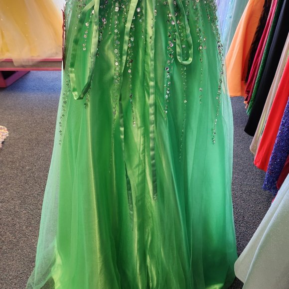 Jolene 13131 Size 2 Lime Prom Dress - Picture 6 of 7
